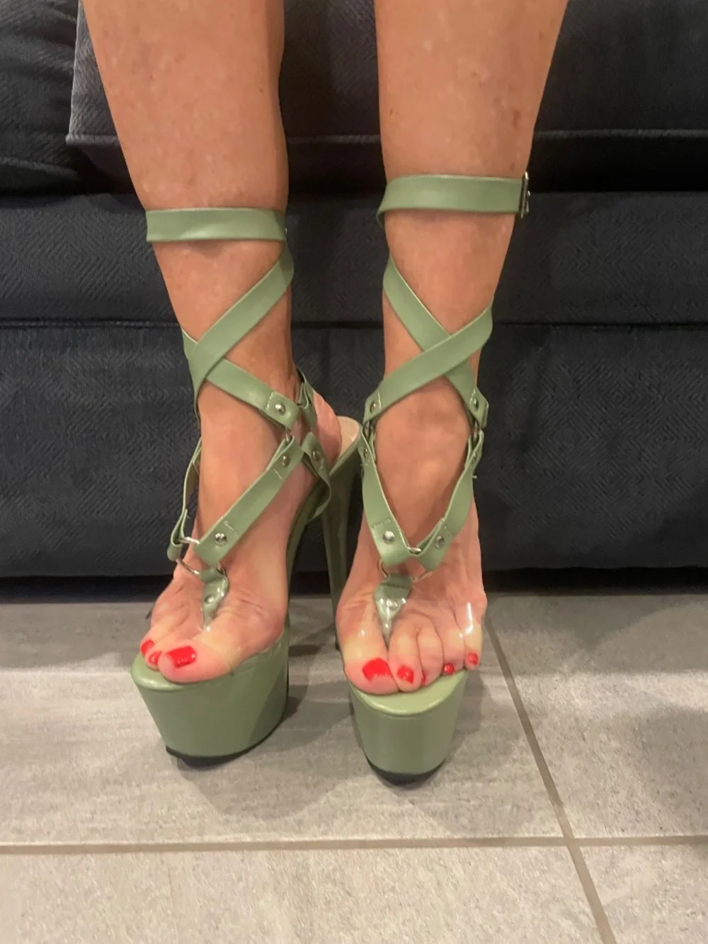 NIB NO NAME Sage Green Platform Sandals